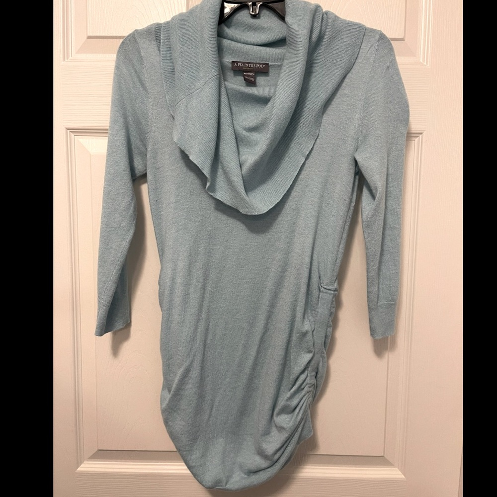 MATERNITY ALERT! 💗💙  A Pea in the Pod maternity lightweight sweater. Size XS.